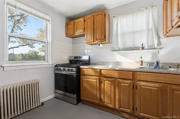 255-43 75th AVE #2, Glen Oaks, NY 11004
