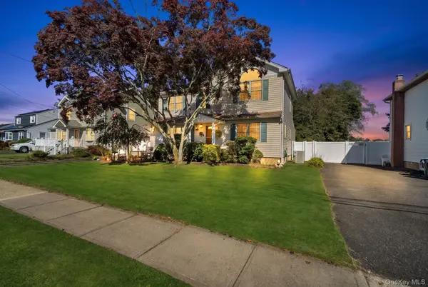 33 Mohawk DR, North Babylon, NY 11703