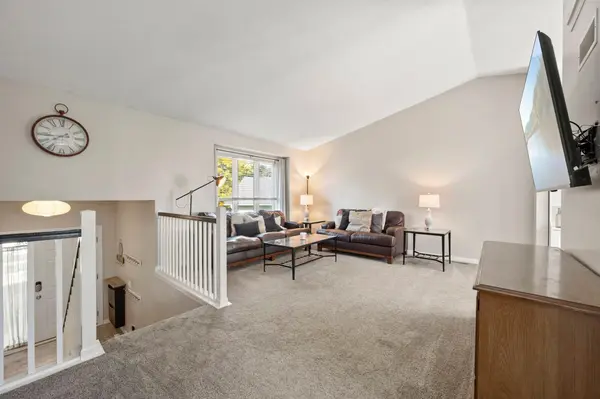 6982 Carlyle RD, Woodbury, MN 55125