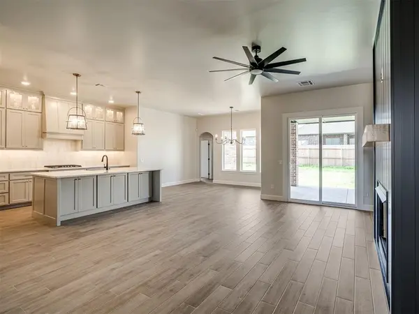 10448 SW 50th ST, Mustang, OK 73064