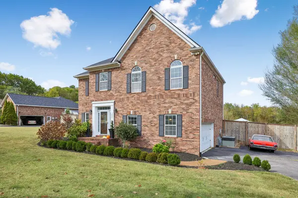 1432 Oak Leaf Dr, Columbia, TN 38401