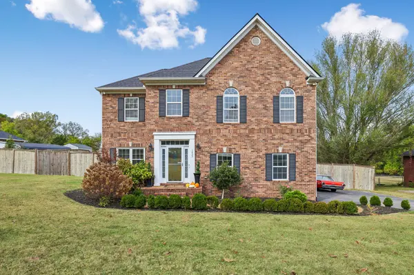 1432 Oak Leaf Dr, Columbia, TN 38401