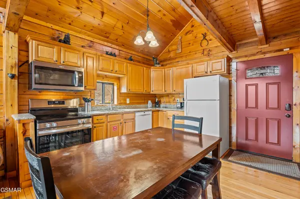 513 Hideaway Ridge Circle, Sevierville, TN 37862