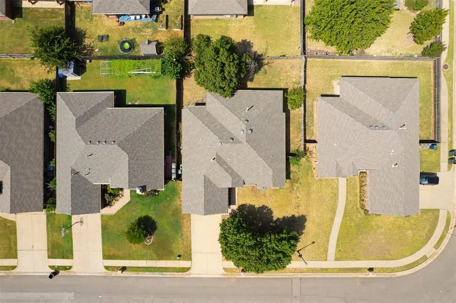 1617 Napa Valley RD, Edmond, OK 73013
