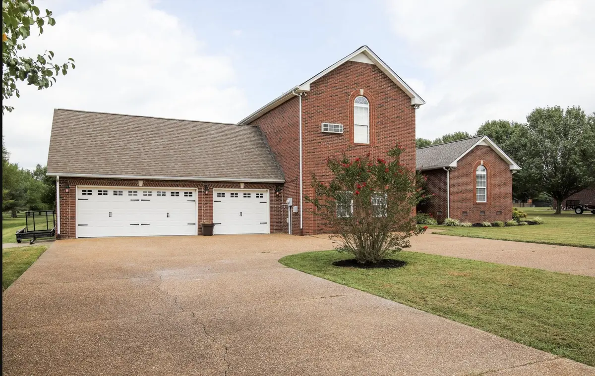 305 Lyon Dr, Portland, TN 37148
