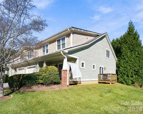 64 Fox Briar DR, Fletcher, NC 28732