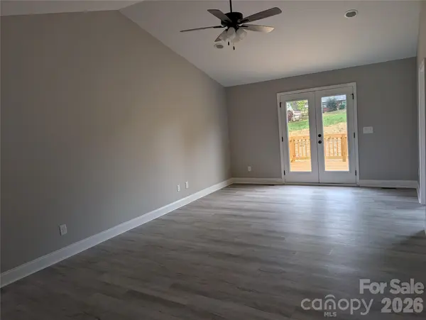 2746 Magnolia ST, Conover, NC 28613