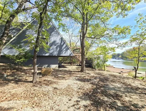 393 W Sugar Lake DR, Mound City, KS 66056