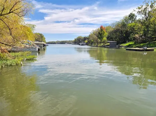 393 W Sugar Lake DR, Mound City, KS 66056