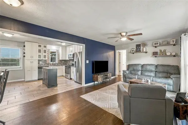 405 NE Moreland DR, Kansas City, MO 64118