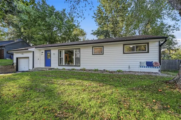 405 NE Moreland DR, Kansas City, MO 64118