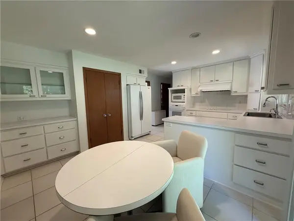 4100 W 100th TER, Overland Park, KS 66207