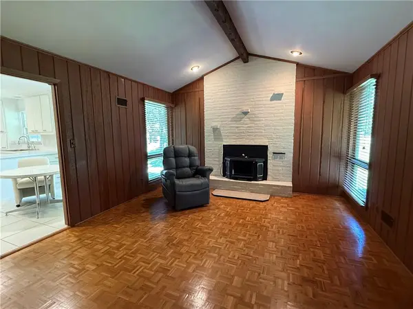 4100 W 100th TER, Overland Park, KS 66207