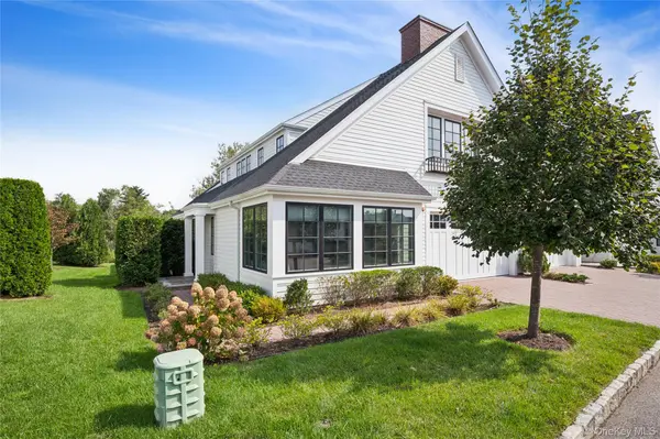19 Lavender LN, Rye Brook, NY 10573