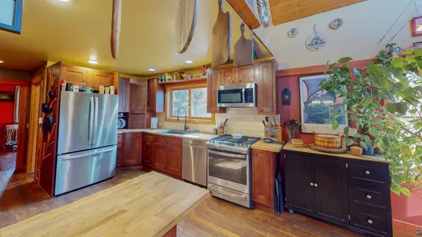 40 Maple Hill Dr, Grand Marais, MN 55604
