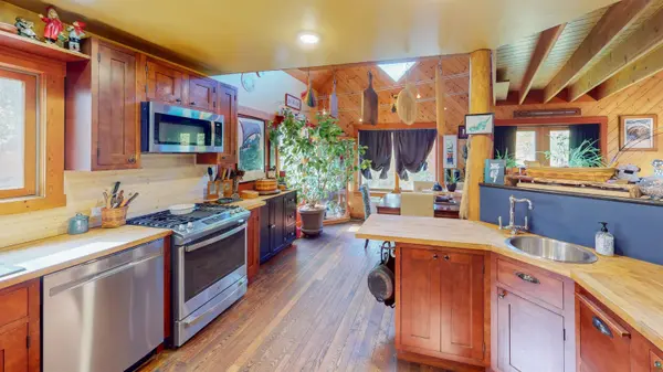 40 Maple Hill Dr, Grand Marais, MN 55604