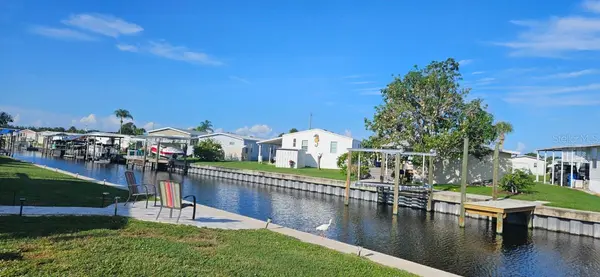 122 W SAINT ANNES CIR, Apollo Beach, FL 33572