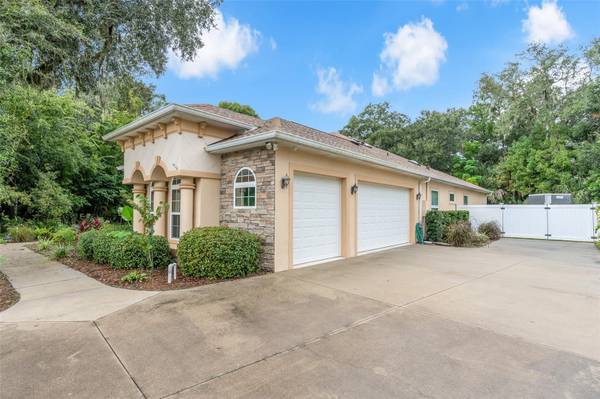 3384 COUNTRY MANOR DR, South Daytona, FL 32119