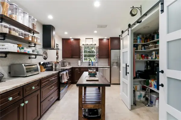 5225 GRIFFIN RD, Brooksville, FL 34601