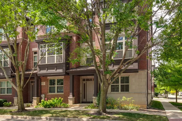 726 Summit LN, Vernon Hills, IL 60061