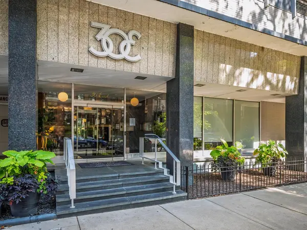 30 E Elm ST #18B, Chicago, IL 60611