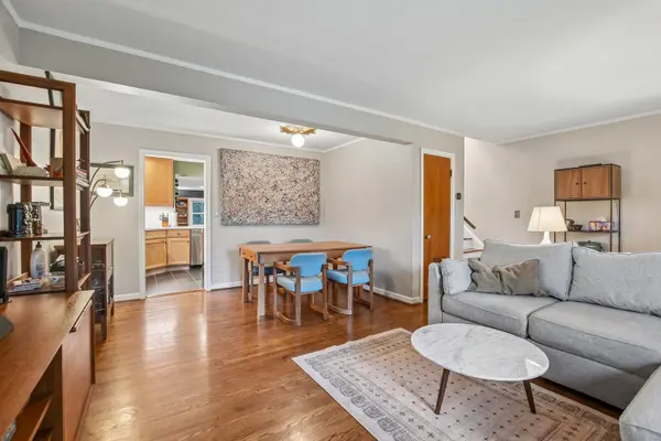 606 S Dryden PL, Arlington Heights, IL 60005