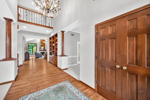 4020 White Eagle DR, Naperville, IL 60564