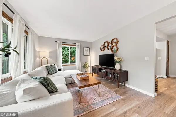 13240 Dahlgren RD, Minnetonka, MN 55305