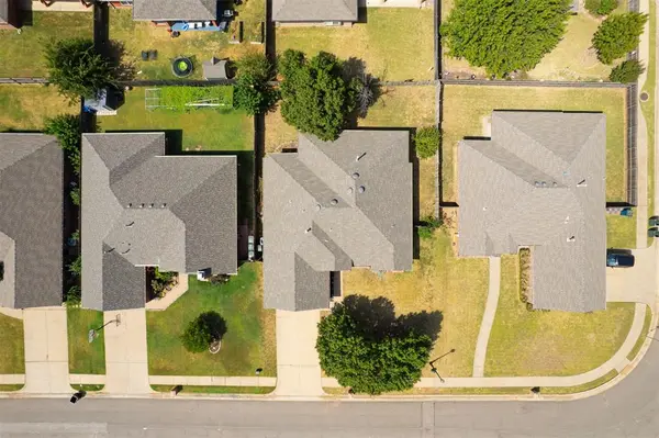 1617 Napa Valley RD, Edmond, OK 73013