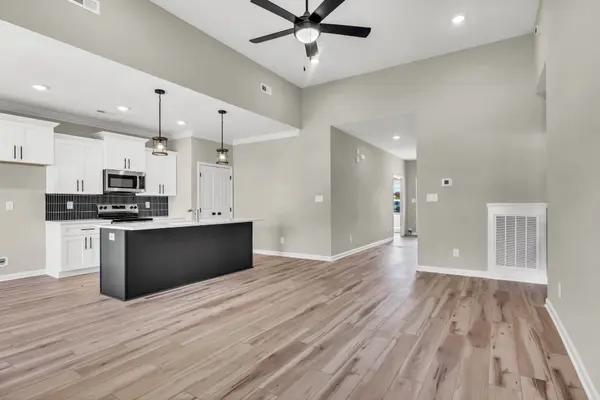 1226 Mourning Cloak Dr, Clarksville, TN 37043