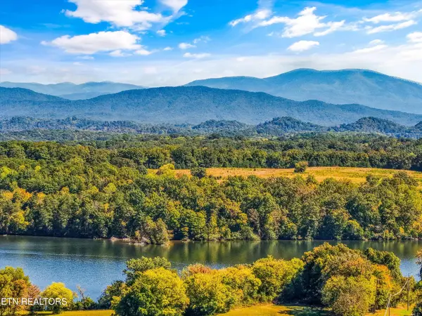 108 Federal Ferry Circle, Vonore, TN 37885