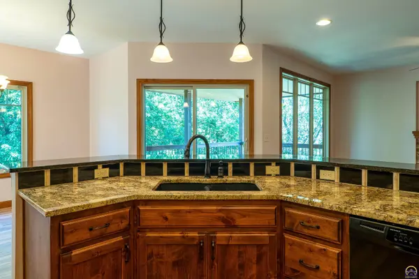 4413 SW Brandywine LN, Topeka, KS 66610-1248