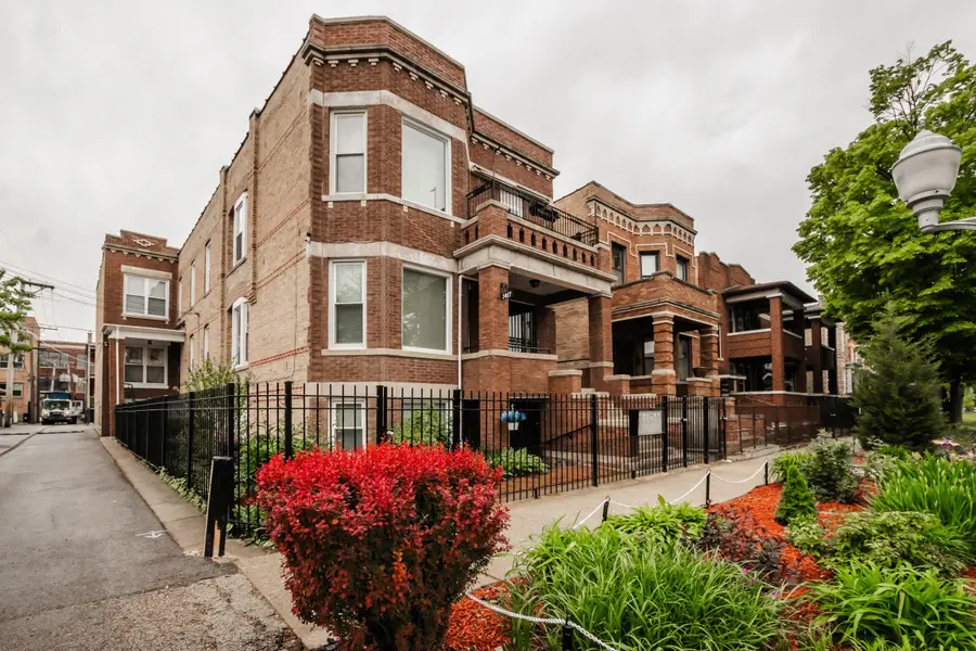 3417 W Evergreen AVE, Chicago, IL 60651