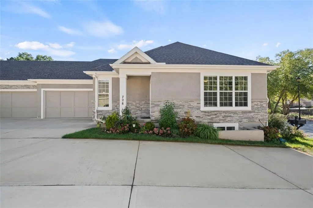 728 E 110th TER, Kansas City, MO 64131