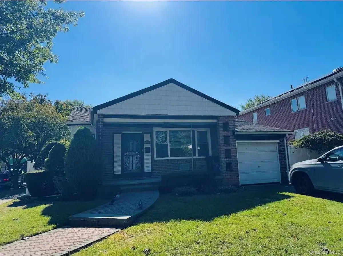 207-20 43rd Ave, Bayside, NY 11361