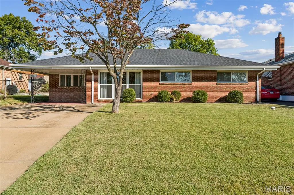 7107 Heege RD, St Louis, MO 63123