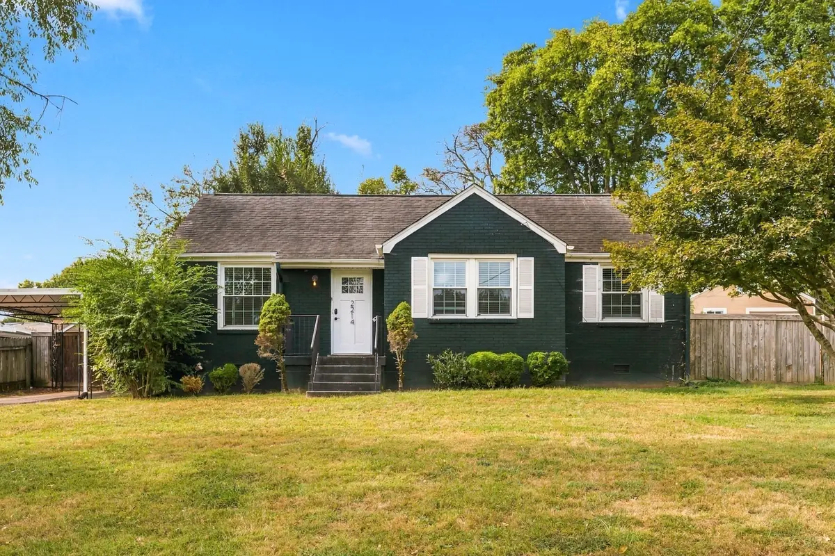 2214 Fernwood Dr, Nashville, TN 37216
