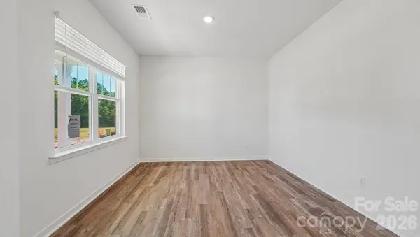 467 Dazzle LOOP, Newton, NC 28658