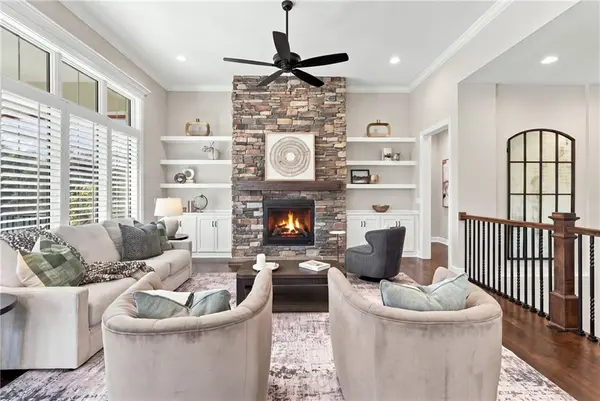 9341 Linden Reserve DR, Prairie Village, KS 66207