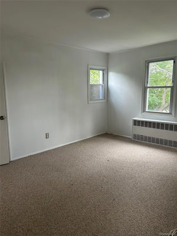 1569 4th ST, West Babylon, NY 11704