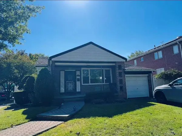 207-20 43rd Ave, Bayside, NY 11361