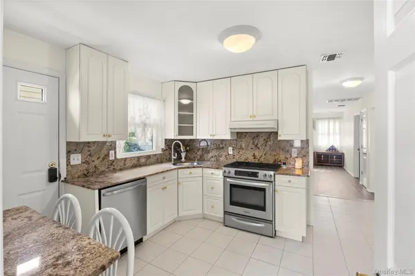 1079 Van Buren AVE, Franklin Square, NY 11010