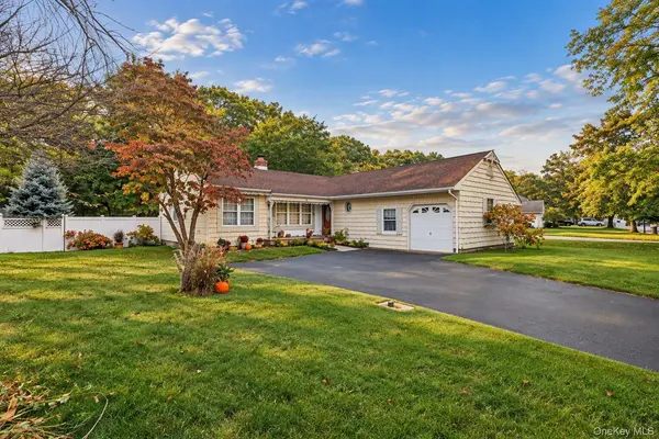 11 Carston ST, Selden, NY 11784