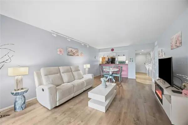 1999 KINGS HWY #16B, Port Charlotte, FL 33980