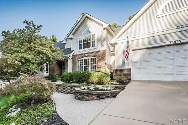 13243 Weatherfield DR, Maryland Heights, MO 63146