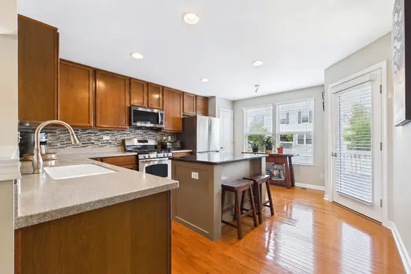 3402 Neubauer CIR, Lindenhurst, IL 60046