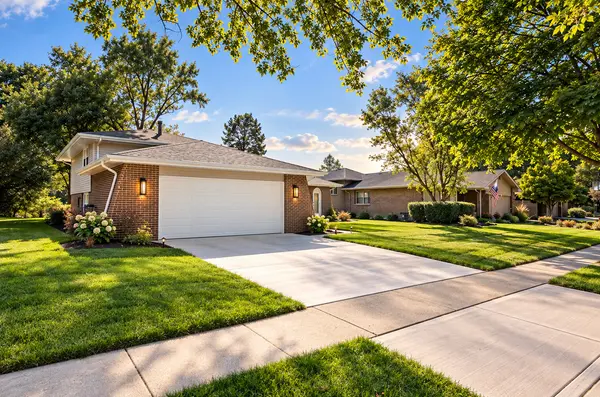 11226 S Deerpath LN, Palos Hills, IL 60465