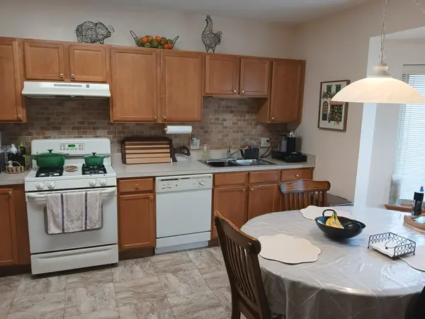 701 5th Avenue N 5th AVE #102, Addison, IL 60101