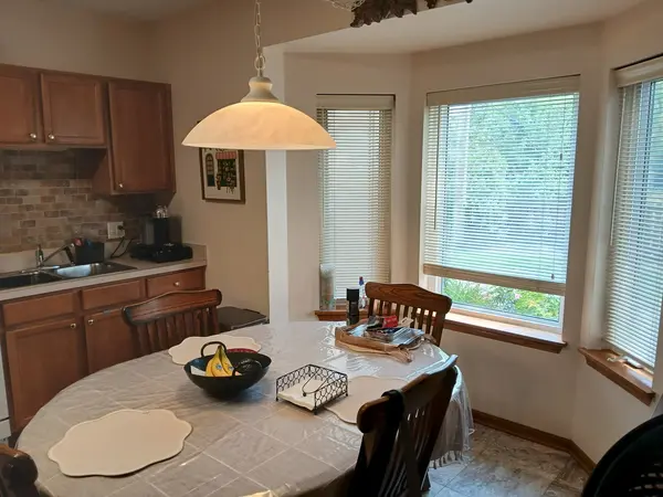 701 5th Avenue N 5th AVE #102, Addison, IL 60101