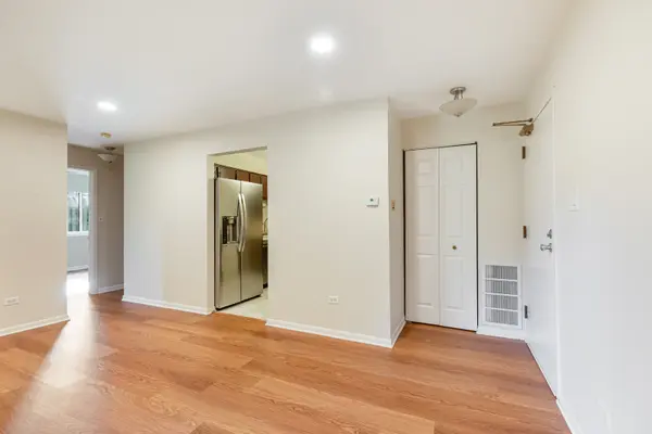 611 W Central RD #A5, Mount Prospect, IL 60056
